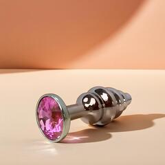 Анальная пробка металлическая ребристая с розовым кристаллом Fantasy Toys (S)