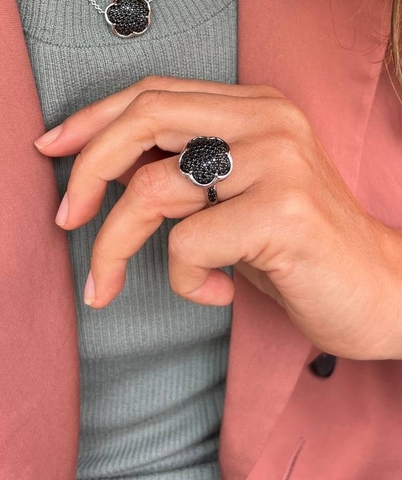 Кольцо из серебра 925 пробы с черными микроцирконами коллекция Ton Joli