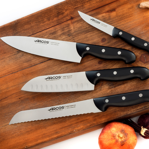 Нож кухонный Сантоку 17см Arcos Maitre