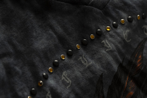 Affliction | Футболка мужская Forged In Obsidian A21435 клёпки и стразы спереди