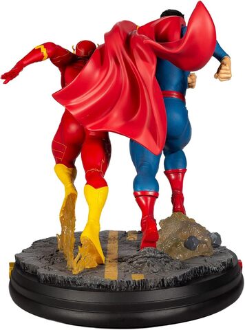 Супермен против Флэша статуэтка