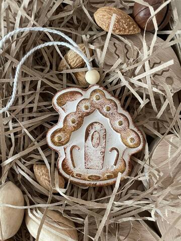 Домик белый с золотом. Подвеска FG-164