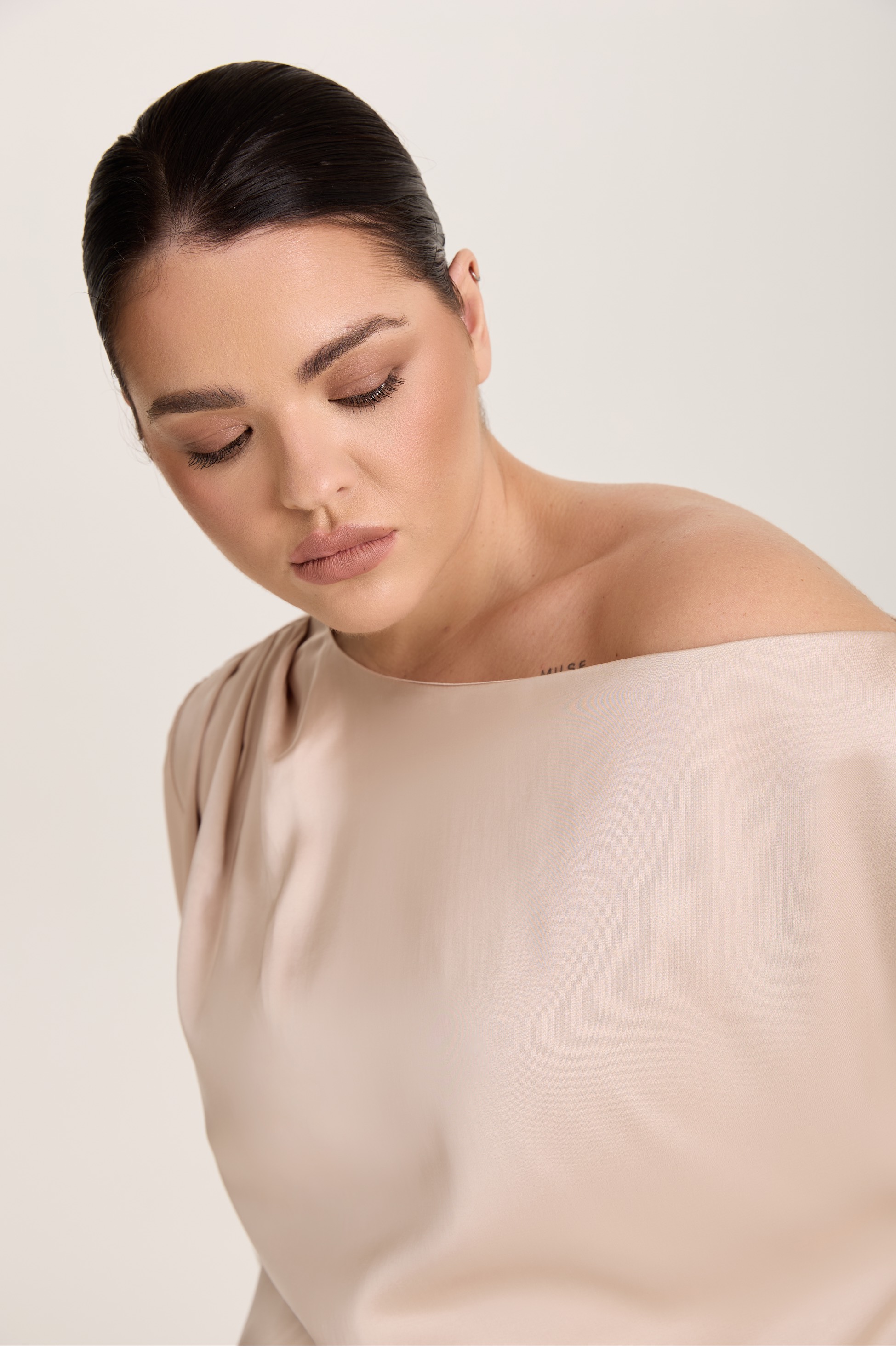 Блузка со спущенным плечом, сливочный