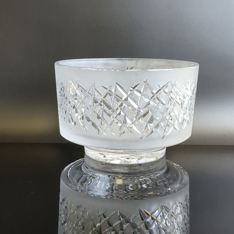 Хрустальная ваза конфетница, алмазная грань, резной декор, матовый хрусталь, винтаж СССР 1970-1990 гг