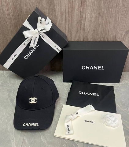 Бейсболка Chanel , черный