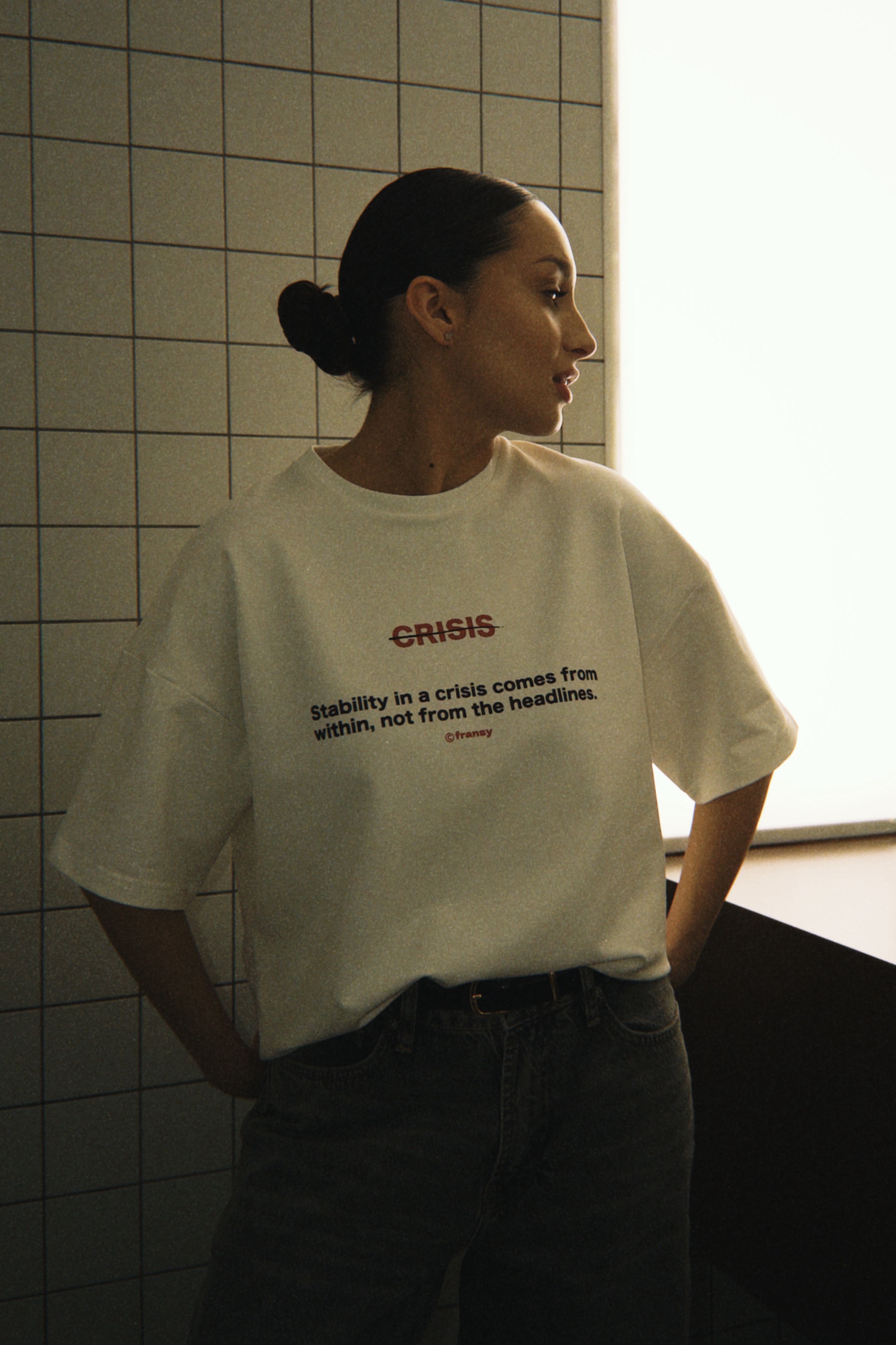 Футболка CRISIS, молочная