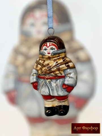 Елочная игрушка Девочка в шубке серая