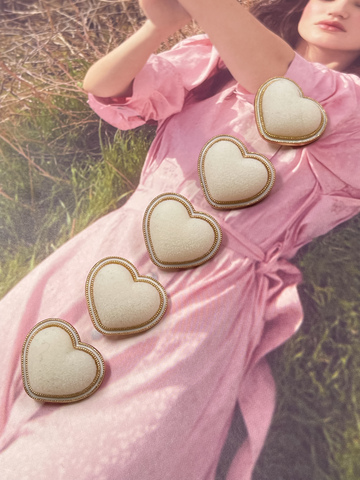 Пуговицы Сердечки бархатные молочные