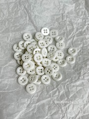 Пуговицы белые на прокол маленькие
