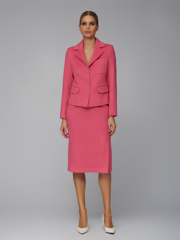 Женский розовый костюм с прямой юбкой