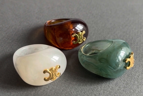 84568 - Кольцо печатка крупная из акрила с лого CELINE