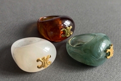 84568-kolco-pechatka-krupnaya-iz-akrila-s-logo-celine