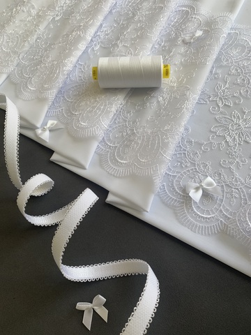 Вышивка на сетке белая 22 см