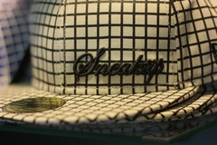 Бейсболка New Era Sneaktip Mesh серая