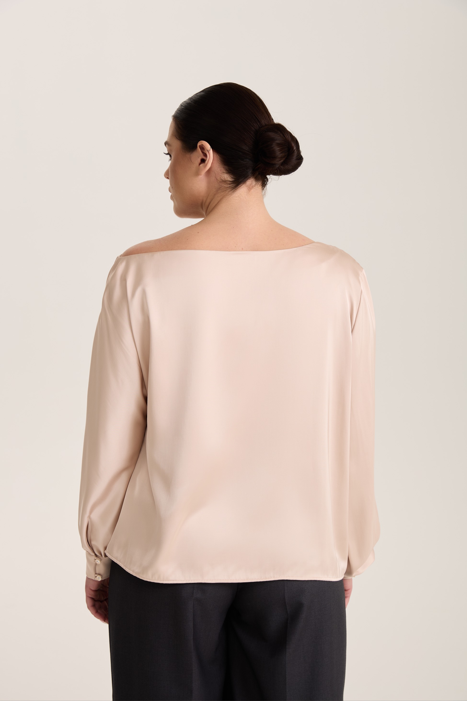 Блузка со спущенным плечом, сливочный