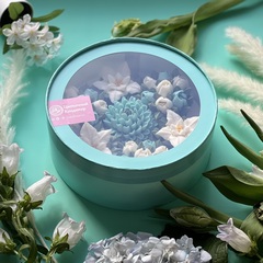 Съедобный букет в зимней палитре — это воплощение изящества и вкуса.