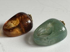 84568-kolco-pechatka-krupnaya-iz-akrila-s-logo-celine