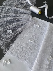 Вышивка на сетке белая 22 см