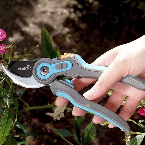 Секатор плоскостной Plantic Light L70