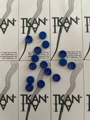 Пуговица пластиковая четырехпрокольная (Пластик, 12, Яркий синий)