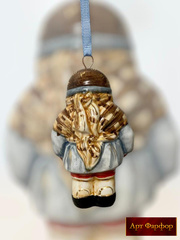 Елочная игрушка Девочка в шубке серая