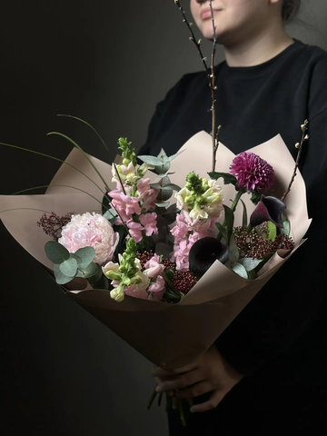 Сборный букет «Элегия пиона»
