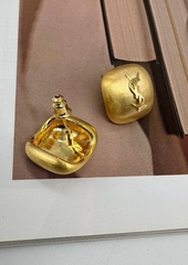 27344-sergi-pusety-kvadratnye-okruglye-iz-latuni-ysl