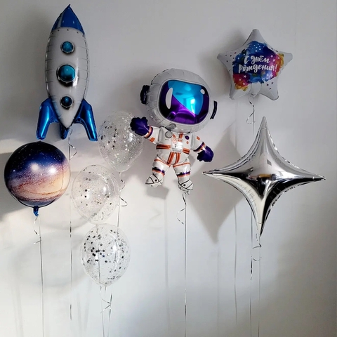 Композиция космонавт в космосе 