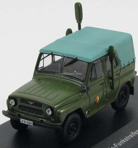 UAZ-469B Gelande-Funkstreifenwagen R1125 (military Police DDR) 1975 CCC079 IST Models 1:43