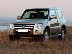 Чехлы на Mitsubishi Pajero 4 (3-х дверный) 2006–2023 г.в.