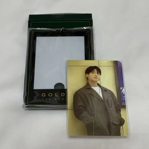 Брелок-холдер Jung Kook Exhibition ‘GOLDEN: The Moments’