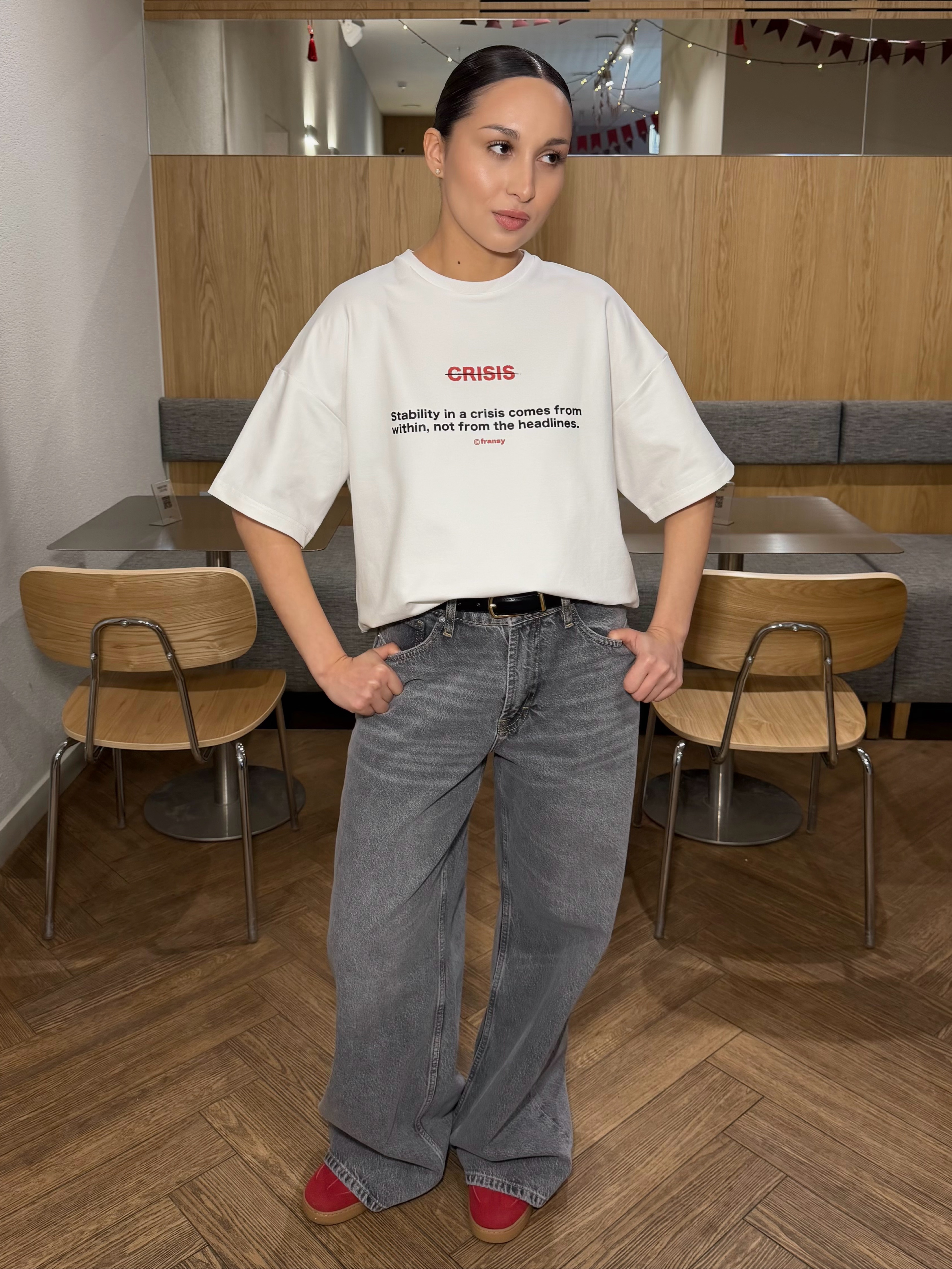 Футболка CRISIS, молочная