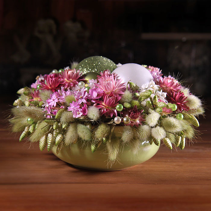 Новогодний декор композиция из сухоцветов и елочных шаров розовый зеленый белый Пермь