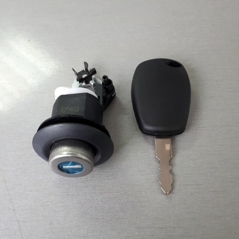 ЛИЧИНКА ЗАМКА БАГАЖНИКА LOGAN -2013 GROG