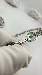 30430- Комплект украшений колье + серьги в стиле BVLGARY с зелеными и желтыми камнями