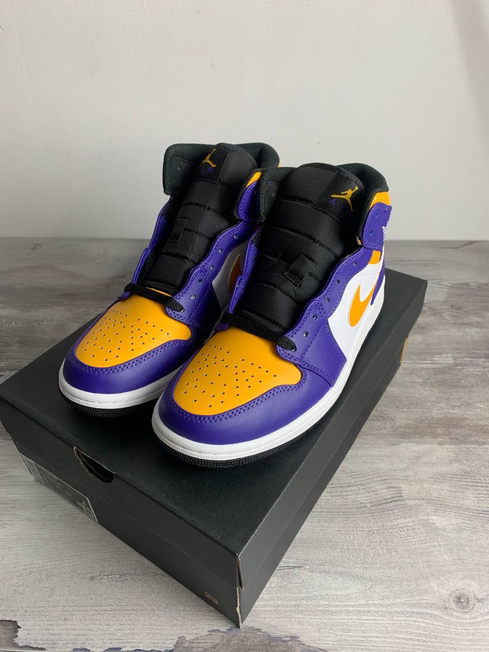 Air Jordan 1 Retro High SB LA To Chicago