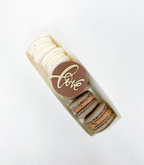 Набор пирожных макаронс ваниль - шоколад с шоколадной открыткой Love