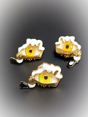 sergi-kolco-cloud-with-eye-zheltyj-glaz-v-stile-schiaparelli-s-beloj-ehmalyu