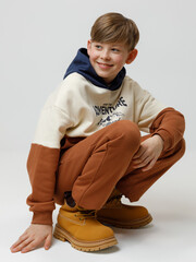 джемпер  для мальчика  КР 302214/теплое молоко,ореховый к622