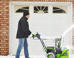 Снегоуборщик Greenworks GD82ST56 82V (61см) самоходный аккумуляторный, без АКБ и ЗУ