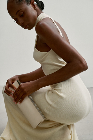 Платье ESSENTIAL с открытой спиной, молочный