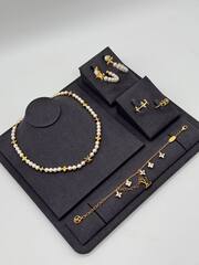 Колье-чокер в стиле LV из жемчуга с подвесками