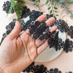 Кружево ажурное, Черное, ширина узора 5 см, отрез 2 метра.