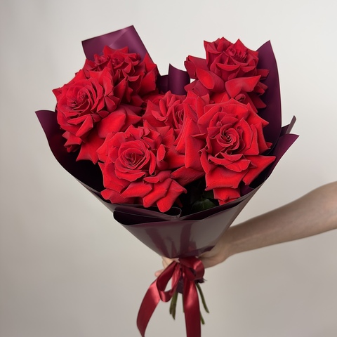 Букет 7 красных французских роз