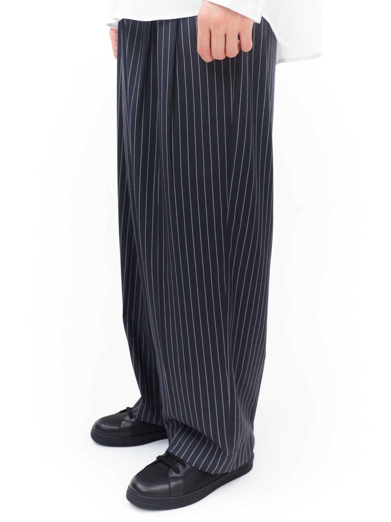 Черные брюки в полоску Fleur с защипами