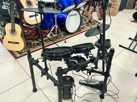 ALESIS NITRO MESH KIT электронная барабанная установка