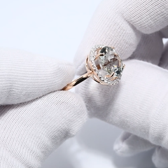 716027 - Кольцо из золота 585 пробы с круглым, светло-зеленым аметистом и фианитами