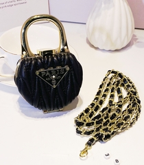 Бодичейн PARIS в форме минисумочки на длинной цепочке