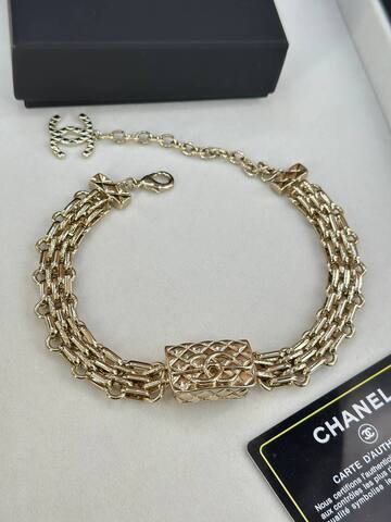 45274-braslet-cep-s-podveskoj-sumochka-by-chanel