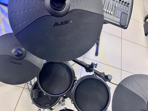 ALESIS NITRO MESH KIT электронная барабанная установка